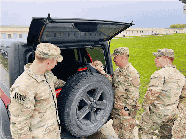 Canine volunteers boost morale in Eastern Europe image