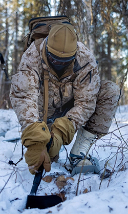 Service members at work in the snow